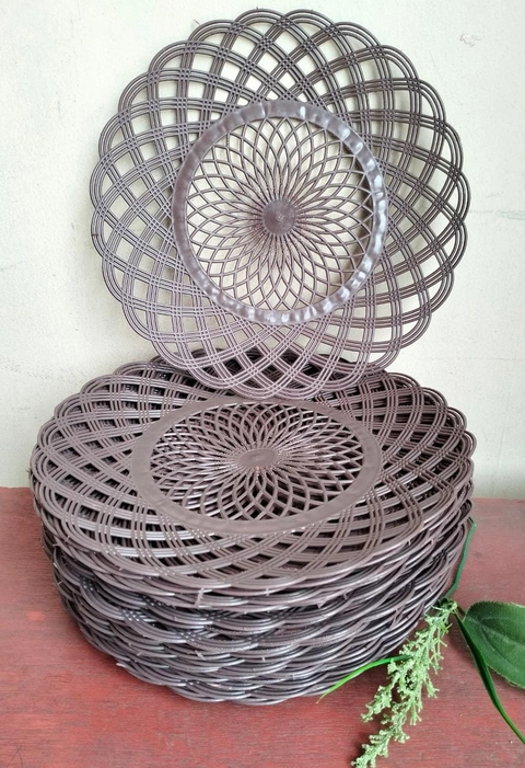 Galeripuko - Piring plastik model rotan anyaman