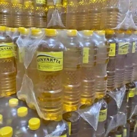 Minyak Kita Pouch 1L (1 Dus isi 12L) / 2L (1 Dus isi 6)