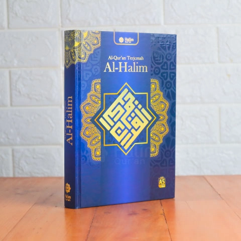 Halim Quran - AL-QURAN TERJEMAH AL-HALIM HARDCOVER A5 UKURAN SEDANG DENGAN COVER YANG KASUAL