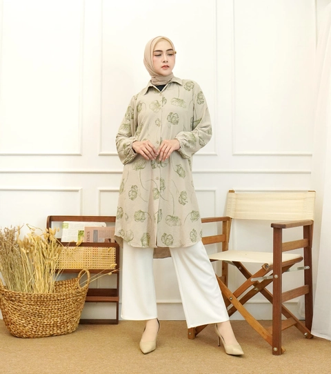 Syahrinda [TA] - Tunik Kancing Tory Kemeja Mint Blue Cream Print Bunga Silky Crinkle Zaramica