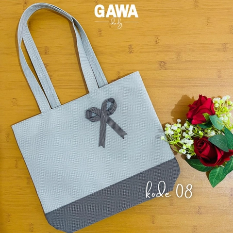 Kelambine - Medium Handbag by Gawa Daily