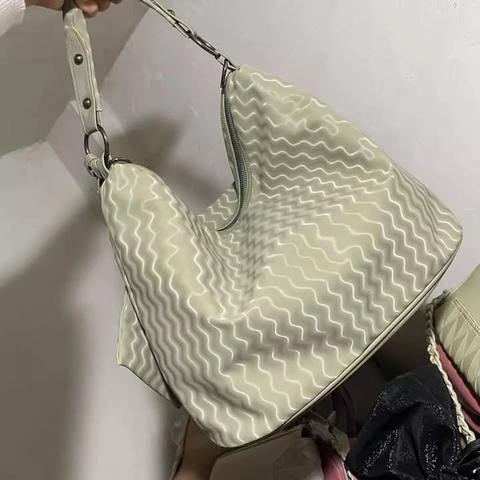 AKC 09-8071